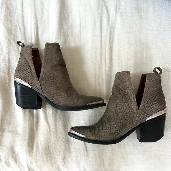 JEFFREY CAMPBELL Cromwell Hunt the Plains Western Cutout Ankle Boot - Picture 1 of 8